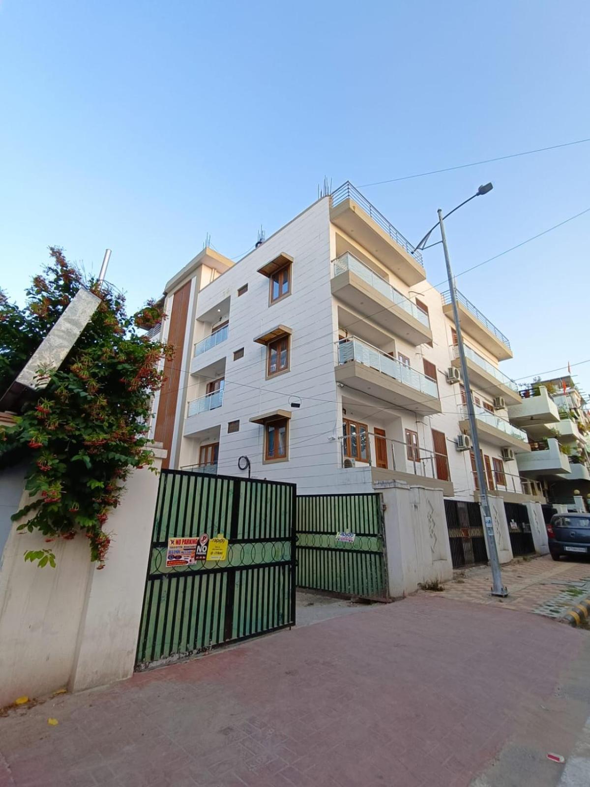 Hotel Aman Residency Allāhābād Junction Exteriör bild