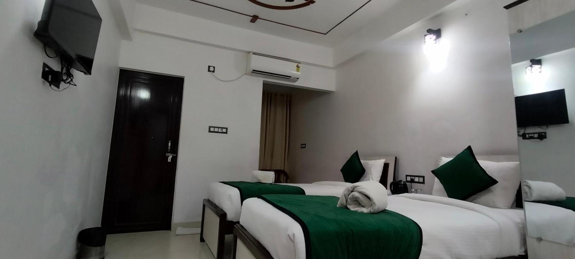 Hotel Aman Residency Allāhābād Junction Exteriör bild