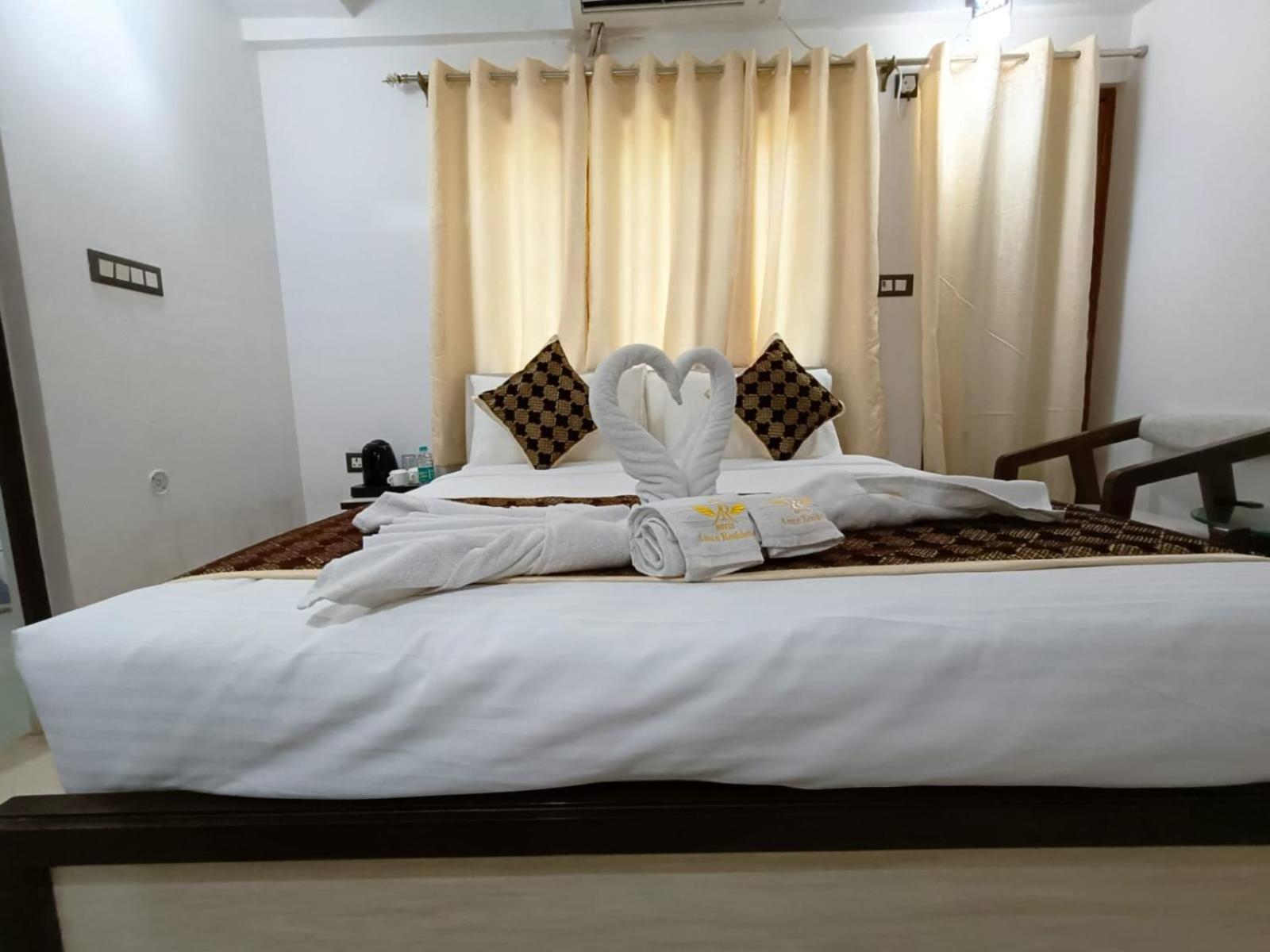 Hotel Aman Residency Allāhābād Junction Exteriör bild