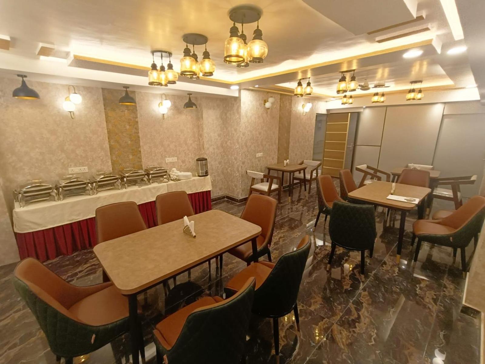 Hotel Aman Residency Allāhābād Junction Exteriör bild