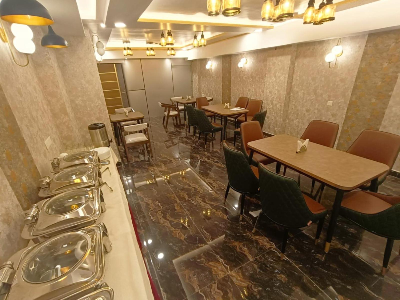 Hotel Aman Residency Allāhābād Junction Exteriör bild