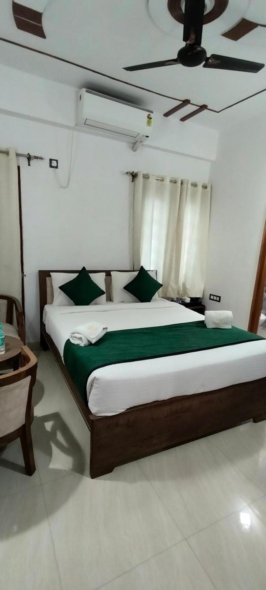 Hotel Aman Residency Allāhābād Junction Exteriör bild