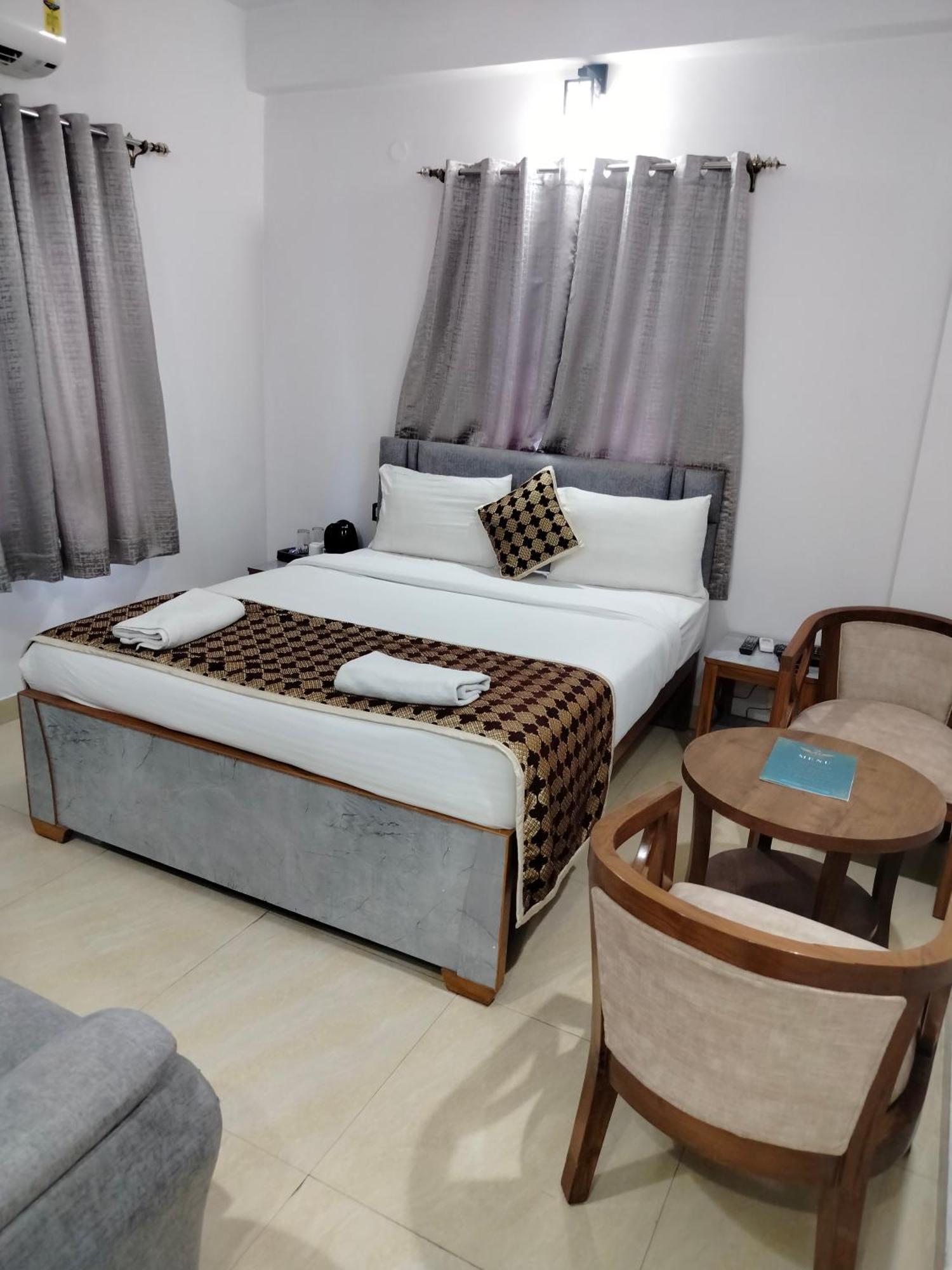 Hotel Aman Residency Allāhābād Junction Exteriör bild