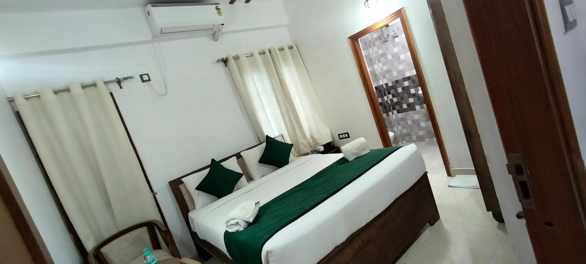 Hotel Aman Residency Allāhābād Junction Exteriör bild