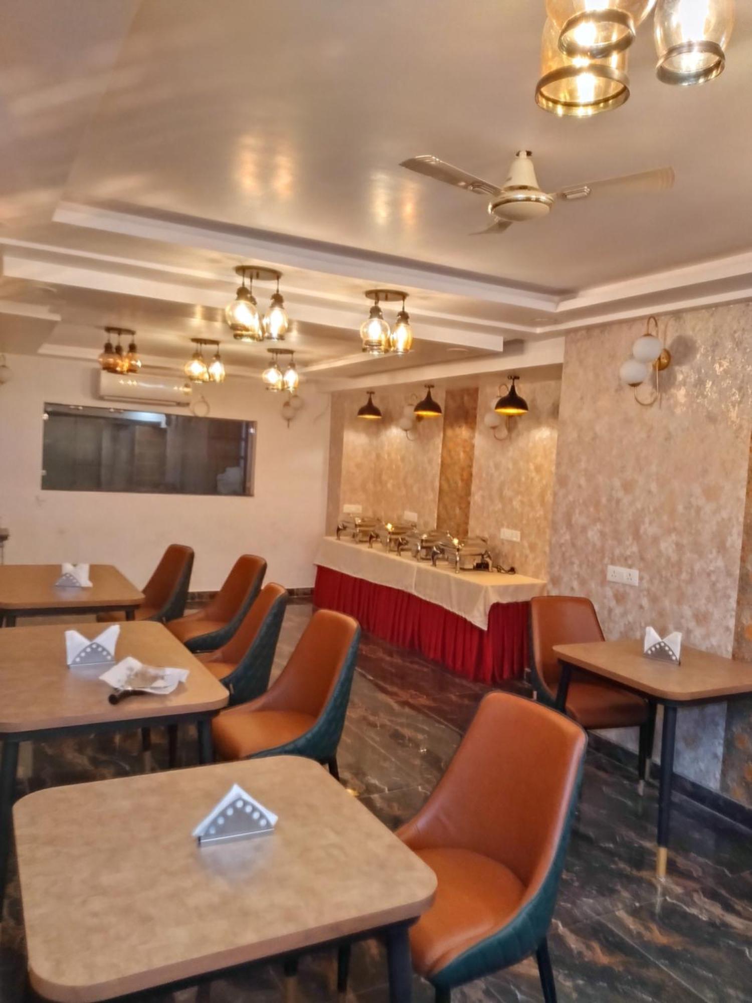 Hotel Aman Residency Allāhābād Junction Exteriör bild